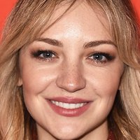 Abby Elliott Naken