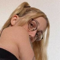 Adrianahoe Naken