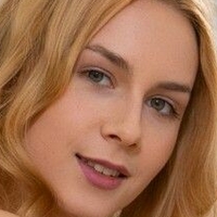Alecia Naken