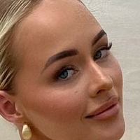 Allie Auton Naken