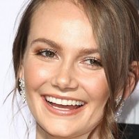 Andi Matichak Naken