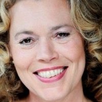 Andrea Heuer Naken
