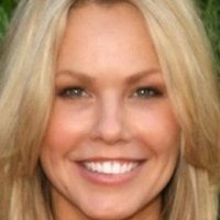 Andrea Roth Naken