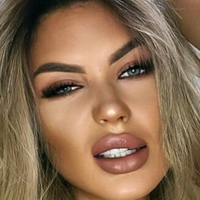 Andreea Diaconud Naken