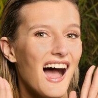Anya Elsner Naken