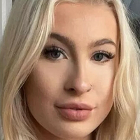 Astrid Wet Naken