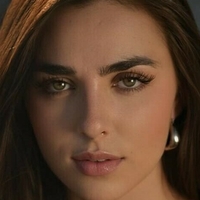 Beatrice Coari Naken