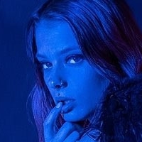 Bella Biddie Naken