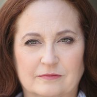 Bettina Skye Naken
