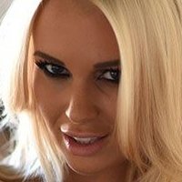 Cara Brett Naken