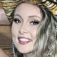 Cara Luby Naken