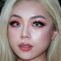 Cathy Zhao Naken