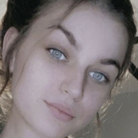 Chloe Thomas Naken