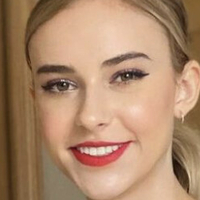 Claire Jameson Naken