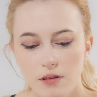 Claire Max Naken
