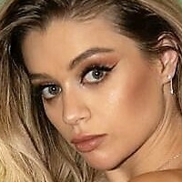 Coral Gonzalez Naken