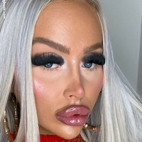 Dolly Bitch Naken