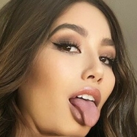 Dommmi Naken