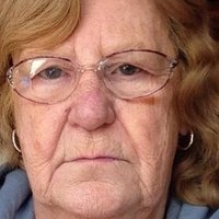 Donna Desmond Naken