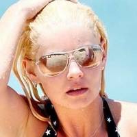 Elisha Cuthbert Naken