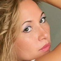 ellesaxton1 Naken