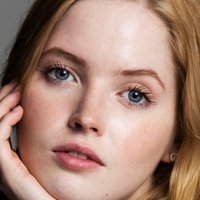 Ellie Bamber Naken