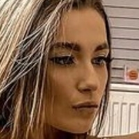 Ellie Victoria Naken