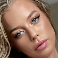 Emely Kopf Naken