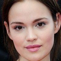 Emilia Schuele Naken