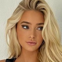 Emilie Kull Naken