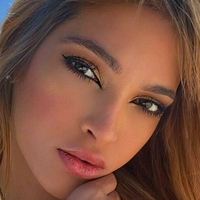 Eva Cadiza Naken