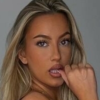 Evie Garbe Naken