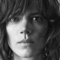Freja Beha Erichsen Naken