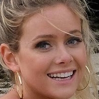 Hannah Godwin Naken