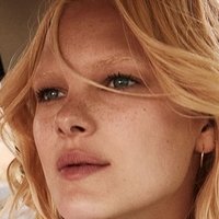 Hannah Holman Naken