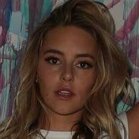 Hassie Harrison Naken