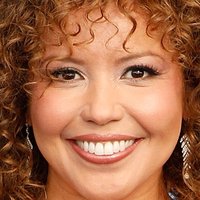 Justina Machado Naken