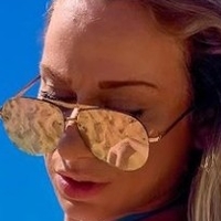 Karen Pretti Naken