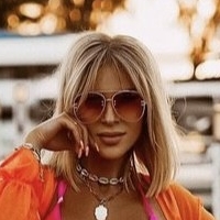 Karolina Naken