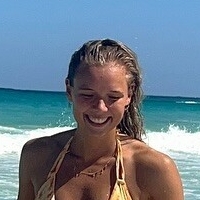 Klara Skriver Loessl Naken