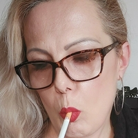 lady.smoker.queen Naken