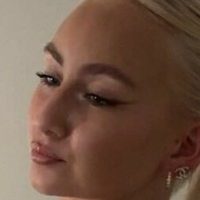 Lara-Charlottee Naken