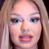 Lara Lucia Naken