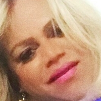 Larissa Close Naken