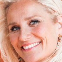 Laura Malmivaara Naken
