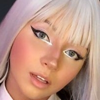 Laura Tsuki Naken