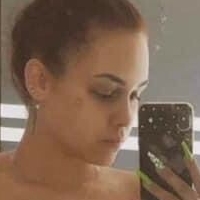 Lili Laskai Naken