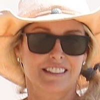 Linda Holliday Naken