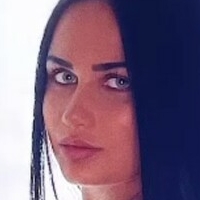Lissie Isabella Naken