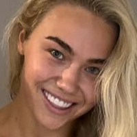 Livi Sheldon Naken
